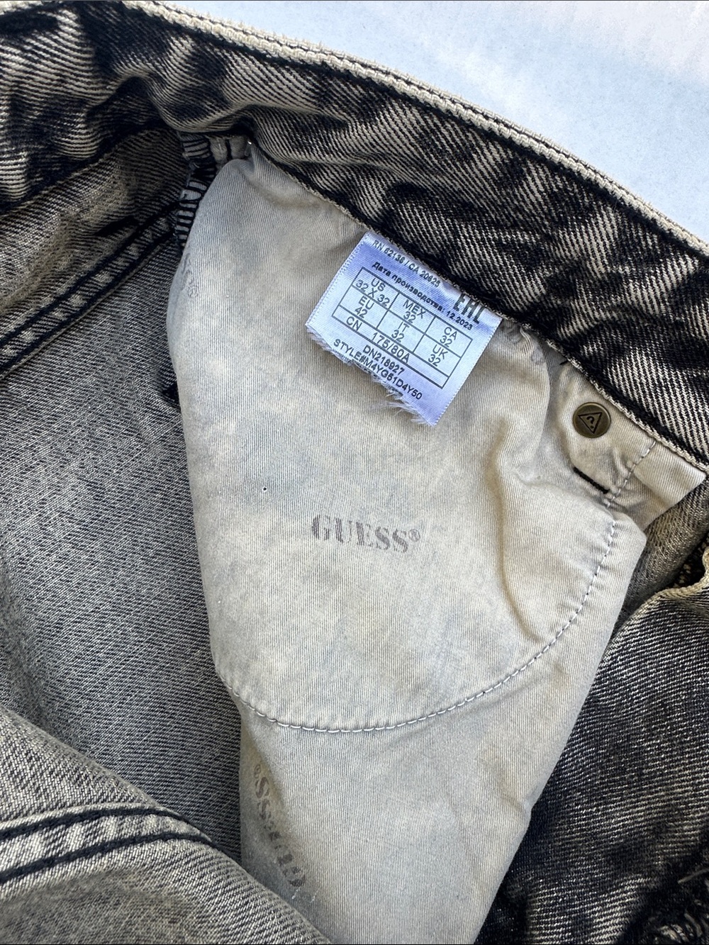 Guess Men's Relaxed Washed Grey-Brown Jeans SZ 32x32 - Picture 9 of 9